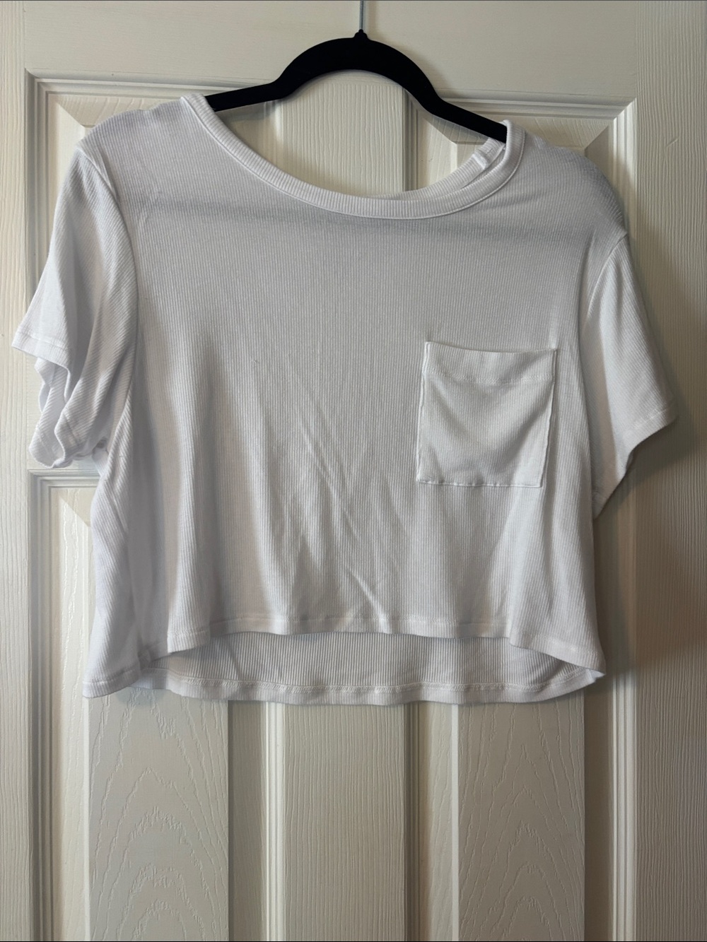 American Eagle Outfitters White Ribbed Cropped Pocket Tee